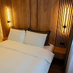 Snowluxe Free Garage Apartman