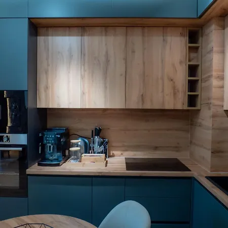 Snowluxe Free Garage