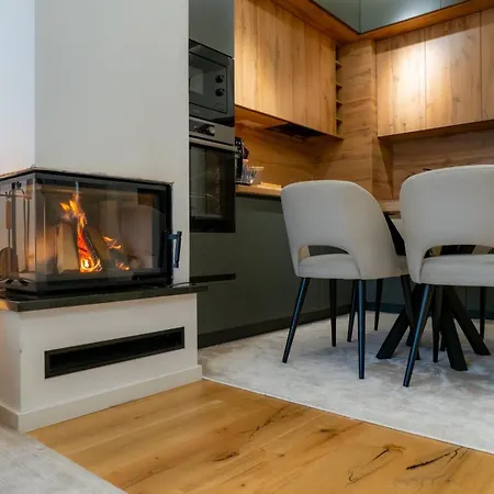 Snowluxe Free Garage