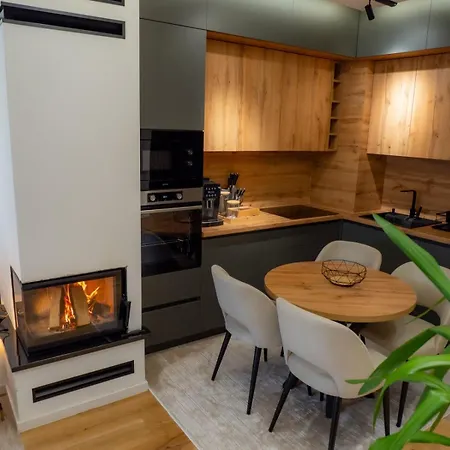 Snowluxe Free Garage