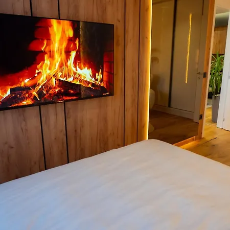 Snowluxe Free Garage *