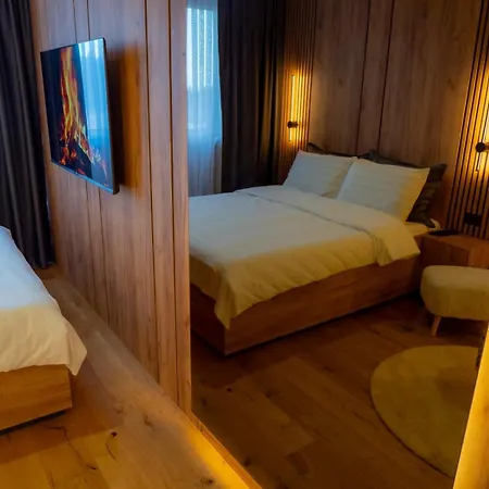 Snowluxe Free Garage